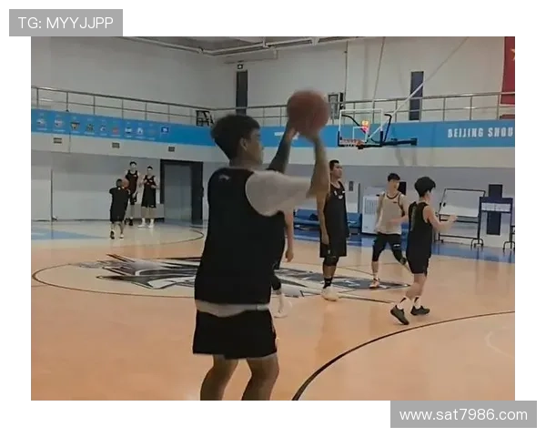 北京篮球队配合引发热议球迷对战术选择和球员默契提出不同看法 北京篮球队配合引发热议球迷对战术选择和球员默契提出不同看法