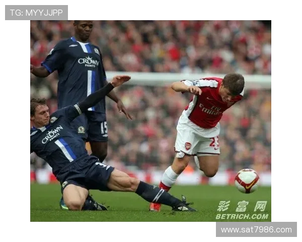 足球场上的意外时刻各路明星纷纷被绊倒的搞笑瞬间回顾 足球场上的意外时刻各路明星纷纷被绊倒的搞笑瞬间回顾